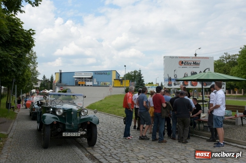 Zdjęcie w galerii na portalu naszraciborz.pl: Kochajcie oldtimery! Czar starych samochodów w Krzyżanowicach [FOTO]  wiadomości z regionu