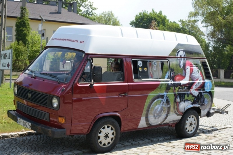 Zdjęcie w galerii na portalu naszraciborz.pl: Kochajcie oldtimery! Czar starych samochodów w Krzyżanowicach [FOTO]  wiadomości z regionu