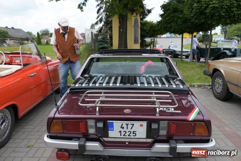 Zdjęcie w galerii na portalu naszraciborz.pl: Kochajcie oldtimery! Czar starych samochodów w Krzyżanowicach [FOTO]  wiadomości z regionu