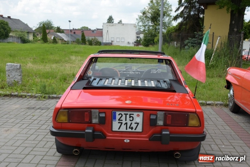 Zdjęcie w galerii na portalu naszraciborz.pl: Kochajcie oldtimery! Czar starych samochodów w Krzyżanowicach [FOTO]  wiadomości z regionu