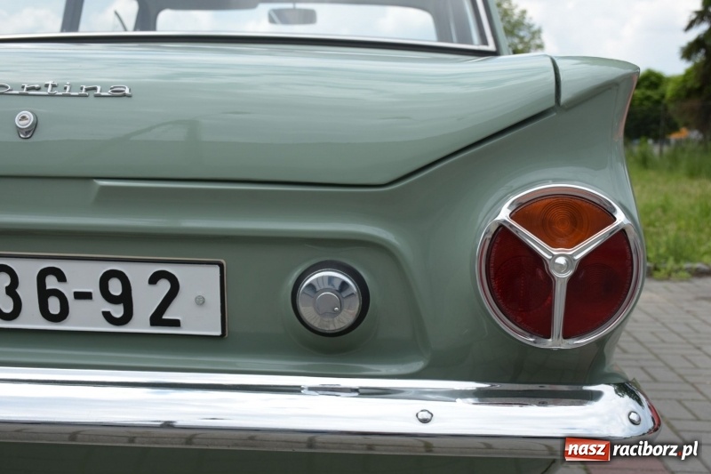 Zdjęcie w galerii na portalu naszraciborz.pl: Kochajcie oldtimery! Czar starych samochodów w Krzyżanowicach [FOTO]  wiadomości z regionu