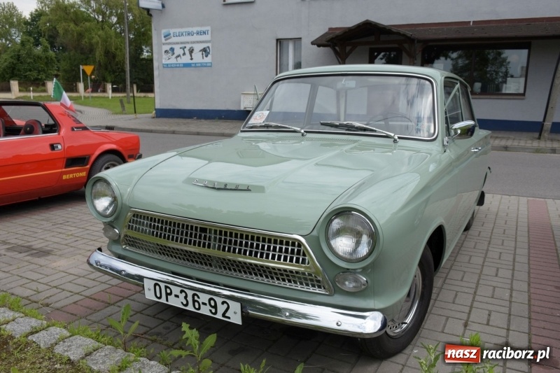 Zdjęcie w galerii na portalu naszraciborz.pl: Kochajcie oldtimery! Czar starych samochodów w Krzyżanowicach [FOTO]  wiadomości z regionu
