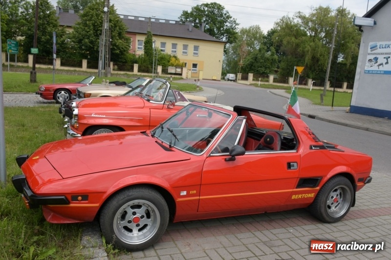 Zdjęcie w galerii na portalu naszraciborz.pl: Kochajcie oldtimery! Czar starych samochodów w Krzyżanowicach [FOTO]  wiadomości z regionu