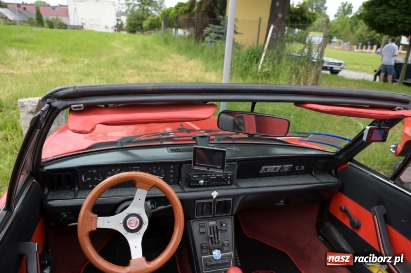 Zdjęcie w galerii na portalu naszraciborz.pl: Kochajcie oldtimery! Czar starych samochodów w Krzyżanowicach [FOTO]  wiadomości z regionu