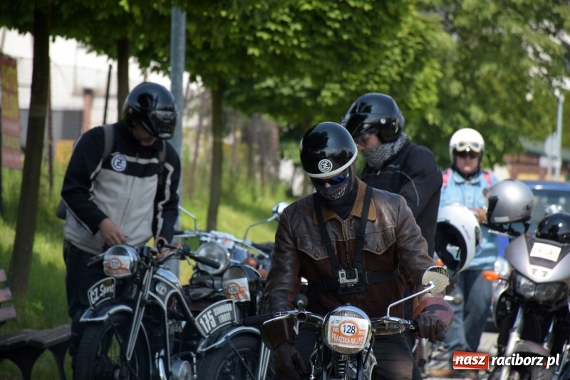 Zdjęcie w galerii na portalu naszraciborz.pl: Kochajcie oldtimery! Czar starych samochodów w Krzyżanowicach [FOTO]  wiadomości z regionu