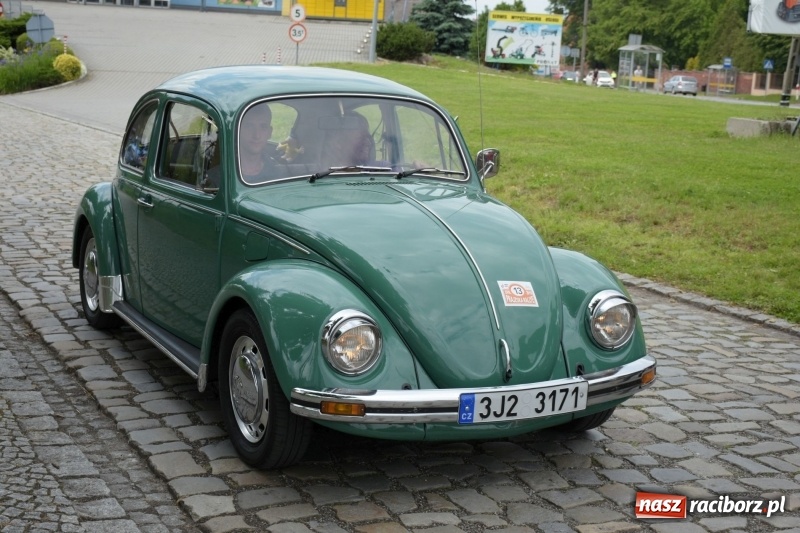 Zdjęcie w galerii na portalu naszraciborz.pl: Kochajcie oldtimery! Czar starych samochodów w Krzyżanowicach [FOTO]  wiadomości z regionu