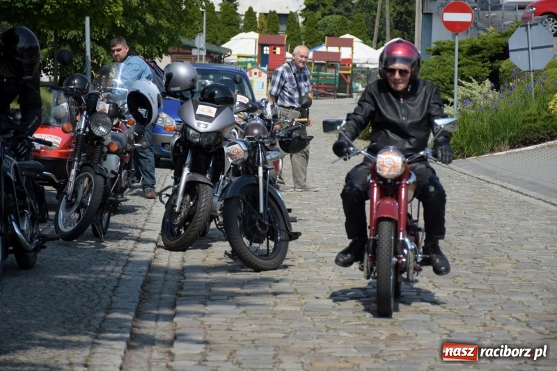 Zdjęcie w galerii na portalu naszraciborz.pl: Kochajcie oldtimery! Czar starych samochodów w Krzyżanowicach [FOTO]  wiadomości z regionu