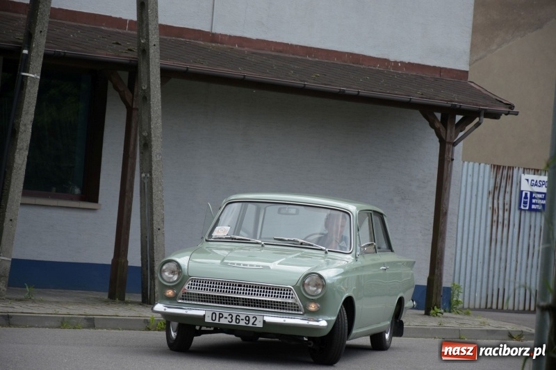 Zdjęcie w galerii na portalu naszraciborz.pl: Kochajcie oldtimery! Czar starych samochodów w Krzyżanowicach [FOTO]  wiadomości z regionu