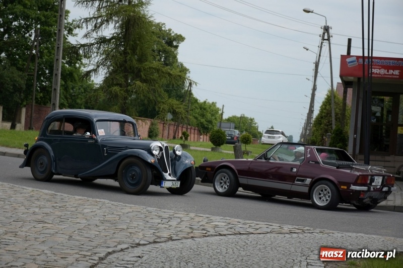 Zdjęcie w galerii na portalu naszraciborz.pl: Kochajcie oldtimery! Czar starych samochodów w Krzyżanowicach [FOTO]  wiadomości z regionu