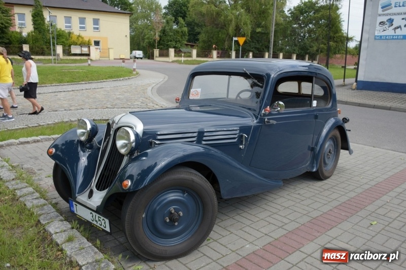 Zdjęcie w galerii na portalu naszraciborz.pl: Kochajcie oldtimery! Czar starych samochodów w Krzyżanowicach [FOTO]  wiadomości z regionu