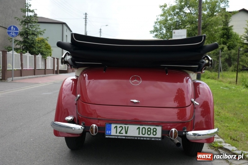 Zdjęcie w galerii na portalu naszraciborz.pl: Kochajcie oldtimery! Czar starych samochodów w Krzyżanowicach [FOTO]  wiadomości z regionu