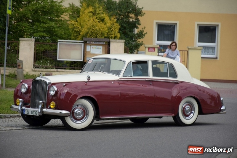 Zdjęcie w galerii na portalu naszraciborz.pl: Kochajcie oldtimery! Czar starych samochodów w Krzyżanowicach [FOTO]  wiadomości z regionu