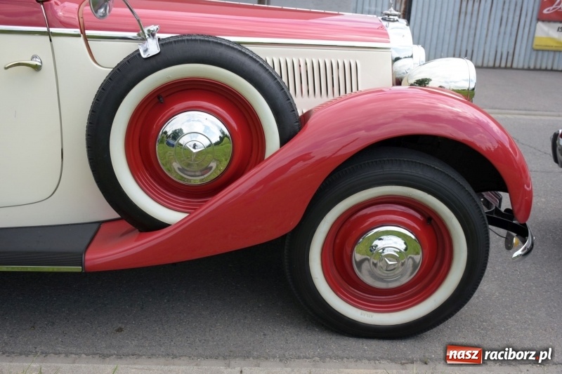 Zdjęcie w galerii na portalu naszraciborz.pl: Kochajcie oldtimery! Czar starych samochodów w Krzyżanowicach [FOTO]  wiadomości z regionu