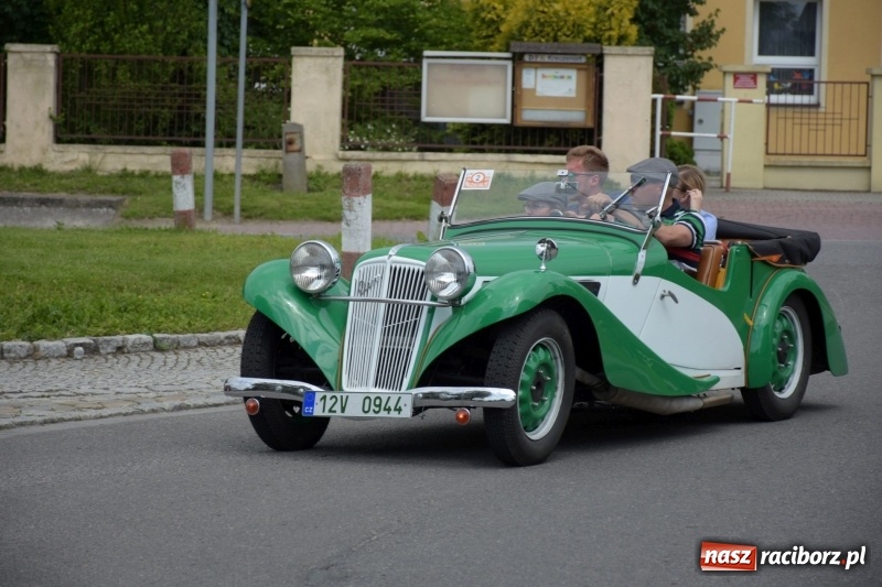 Zdjęcie w galerii na portalu naszraciborz.pl: Kochajcie oldtimery! Czar starych samochodów w Krzyżanowicach [FOTO]  wiadomości z regionu