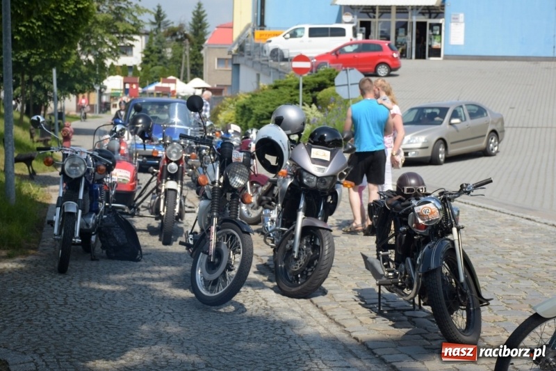 Zdjęcie w galerii na portalu naszraciborz.pl: Kochajcie oldtimery! Czar starych samochodów w Krzyżanowicach [FOTO]  wiadomości z regionu