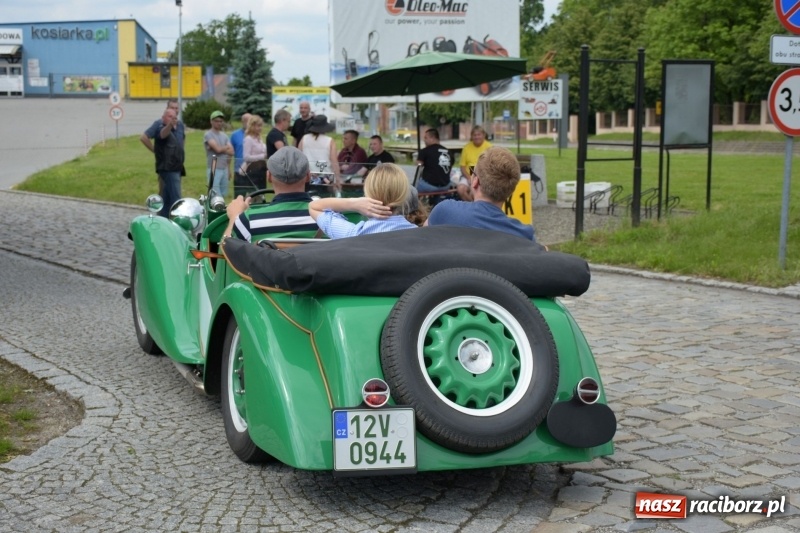 Zdjęcie w galerii na portalu naszraciborz.pl: Kochajcie oldtimery! Czar starych samochodów w Krzyżanowicach [FOTO]  wiadomości z regionu