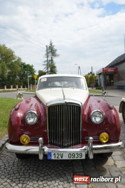 Zdjęcie w galerii na portalu naszraciborz.pl: Kochajcie oldtimery! Czar starych samochodów w Krzyżanowicach [FOTO]  wiadomości z regionu