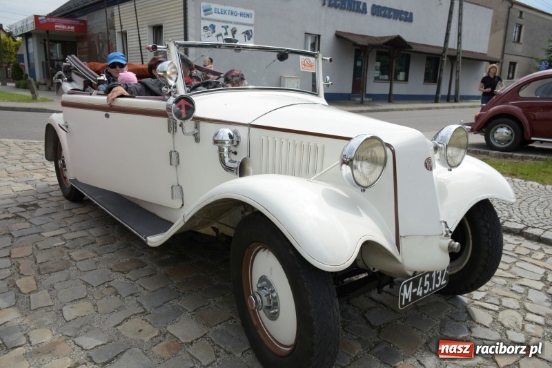 Zdjęcie w galerii na portalu naszraciborz.pl: Kochajcie oldtimery! Czar starych samochodów w Krzyżanowicach [FOTO]  wiadomości z regionu