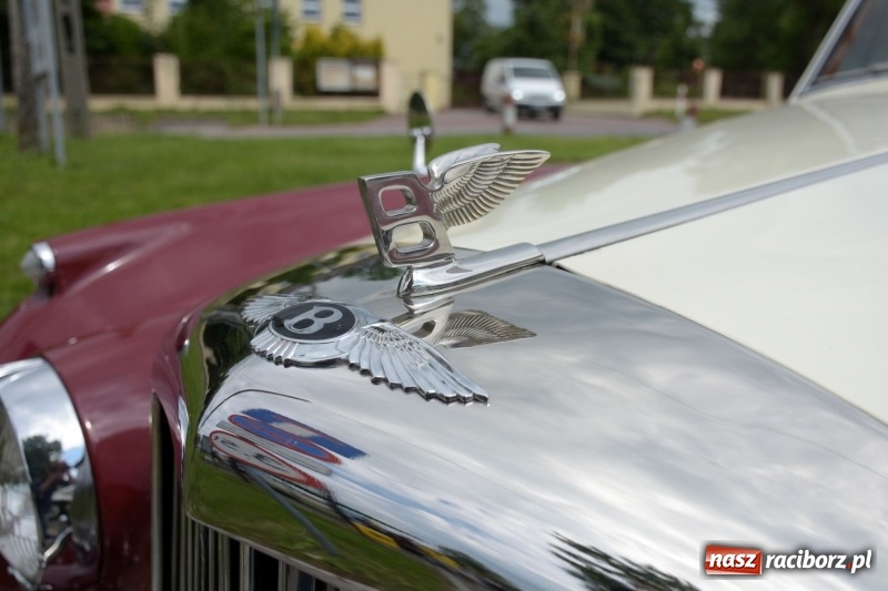 Zdjęcie w galerii na portalu naszraciborz.pl: Kochajcie oldtimery! Czar starych samochodów w Krzyżanowicach [FOTO]  wiadomości z regionu