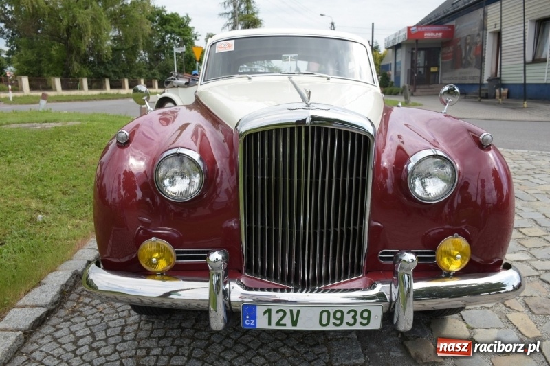 Zdjęcie w galerii na portalu naszraciborz.pl: Kochajcie oldtimery! Czar starych samochodów w Krzyżanowicach [FOTO]  wiadomości z regionu