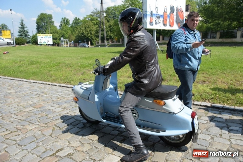 Zdjęcie w galerii na portalu naszraciborz.pl: Kochajcie oldtimery! Czar starych samochodów w Krzyżanowicach [FOTO]  wiadomości z regionu