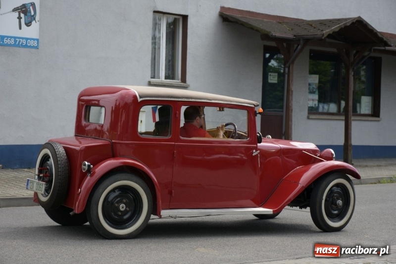 Zdjęcie w galerii na portalu naszraciborz.pl: Kochajcie oldtimery! Czar starych samochodów w Krzyżanowicach [FOTO]  wiadomości z regionu