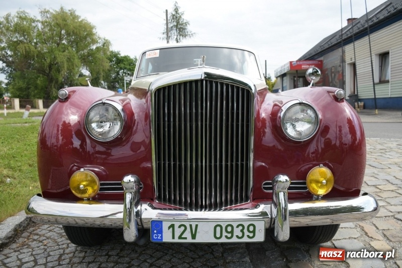 Zdjęcie w galerii na portalu naszraciborz.pl: Kochajcie oldtimery! Czar starych samochodów w Krzyżanowicach [FOTO]  wiadomości z regionu