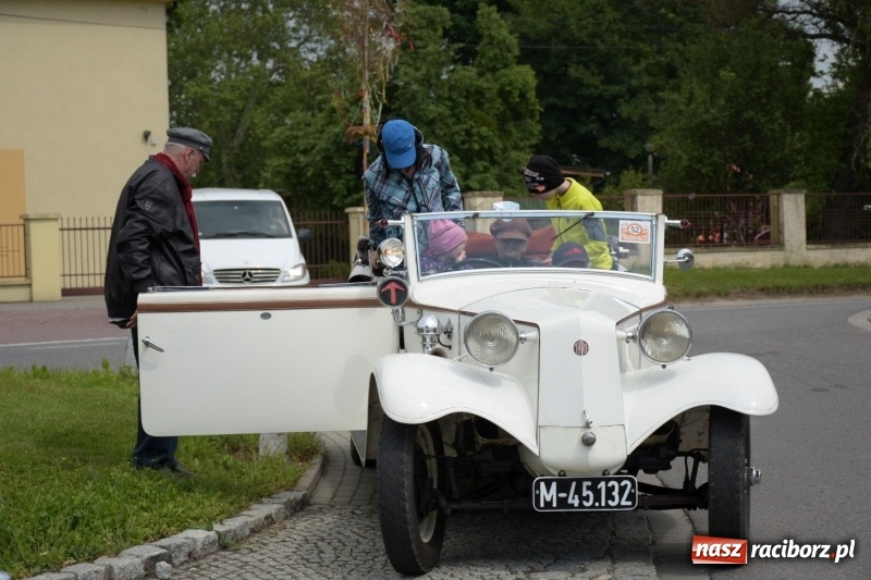 Zdjęcie w galerii na portalu naszraciborz.pl: Kochajcie oldtimery! Czar starych samochodów w Krzyżanowicach [FOTO]  wiadomości z regionu