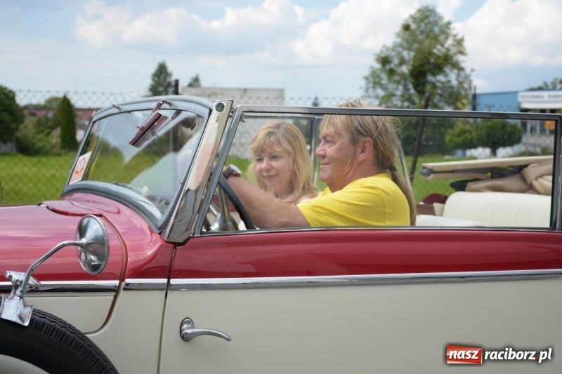 Zdjęcie w galerii na portalu naszraciborz.pl: Kochajcie oldtimery! Czar starych samochodów w Krzyżanowicach [FOTO]  wiadomości z regionu