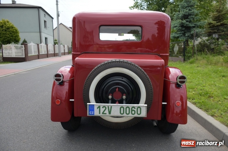 Zdjęcie w galerii na portalu naszraciborz.pl: Kochajcie oldtimery! Czar starych samochodów w Krzyżanowicach [FOTO]  wiadomości z regionu