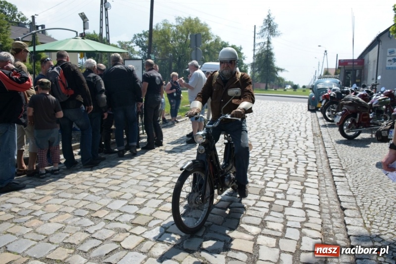 Zdjęcie w galerii na portalu naszraciborz.pl: Kochajcie oldtimery! Czar starych samochodów w Krzyżanowicach [FOTO]  wiadomości z regionu