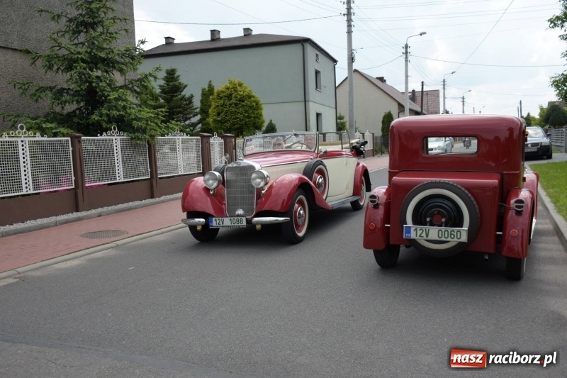 Zdjęcie w galerii na portalu naszraciborz.pl: Kochajcie oldtimery! Czar starych samochodów w Krzyżanowicach [FOTO]  wiadomości z regionu