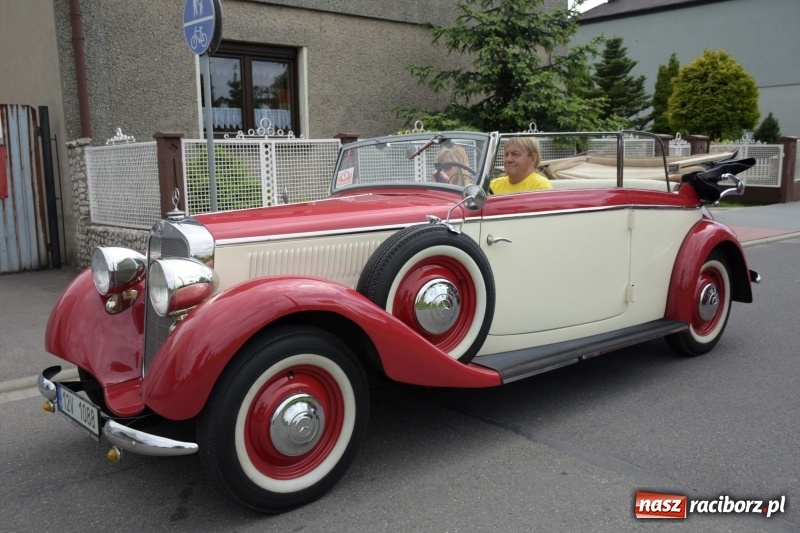 Zdjęcie w galerii na portalu naszraciborz.pl: Kochajcie oldtimery! Czar starych samochodów w Krzyżanowicach [FOTO]  wiadomości z regionu