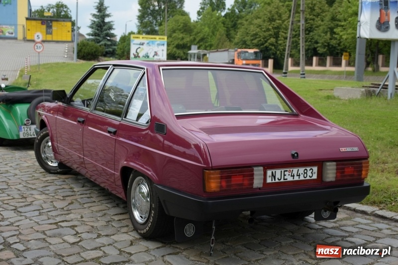 Zdjęcie w galerii na portalu naszraciborz.pl: Kochajcie oldtimery! Czar starych samochodów w Krzyżanowicach [FOTO]  wiadomości z regionu