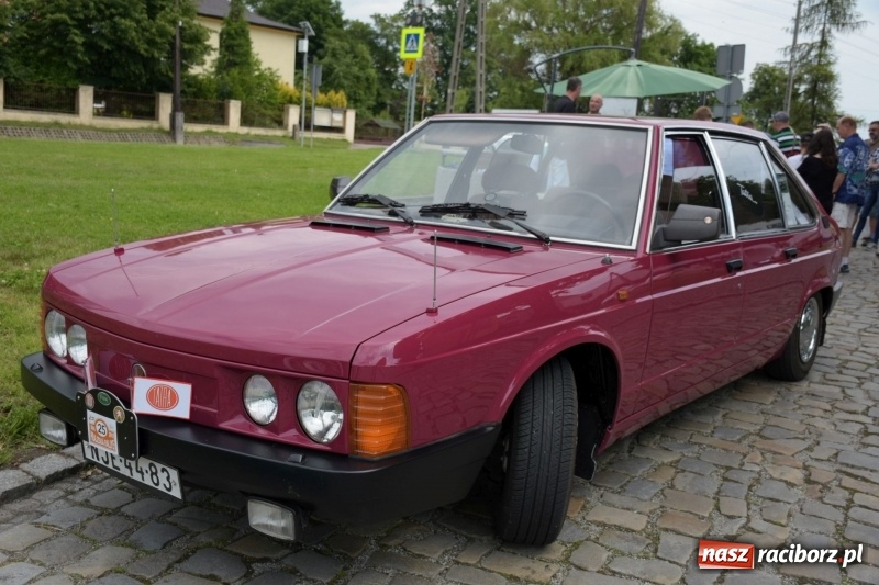 Zdjęcie w galerii na portalu naszraciborz.pl: Kochajcie oldtimery! Czar starych samochodów w Krzyżanowicach [FOTO]  wiadomości z regionu