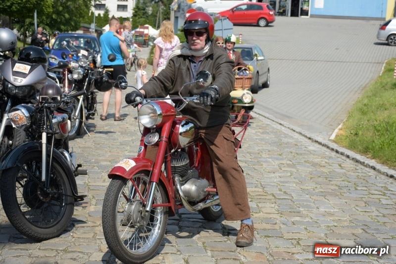 Zdjęcie w galerii na portalu naszraciborz.pl: Kochajcie oldtimery! Czar starych samochodów w Krzyżanowicach [FOTO]  wiadomości z regionu