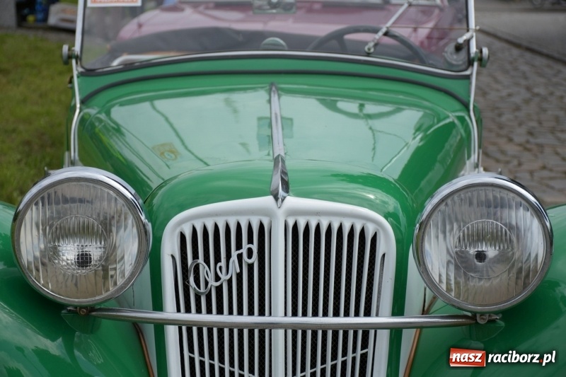 Zdjęcie w galerii na portalu naszraciborz.pl: Kochajcie oldtimery! Czar starych samochodów w Krzyżanowicach [FOTO]  wiadomości z regionu