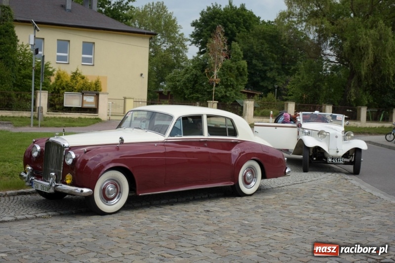 Zdjęcie w galerii na portalu naszraciborz.pl: Kochajcie oldtimery! Czar starych samochodów w Krzyżanowicach [FOTO]  wiadomości z regionu
