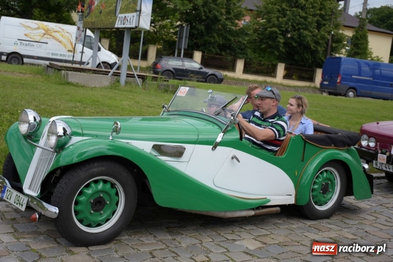 Zdjęcie w galerii na portalu naszraciborz.pl: Kochajcie oldtimery! Czar starych samochodów w Krzyżanowicach [FOTO]  wiadomości z regionu
