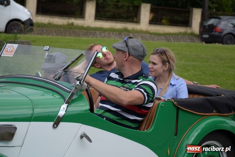 Zdjęcie w galerii na portalu naszraciborz.pl: Kochajcie oldtimery! Czar starych samochodów w Krzyżanowicach [FOTO]  wiadomości z regionu