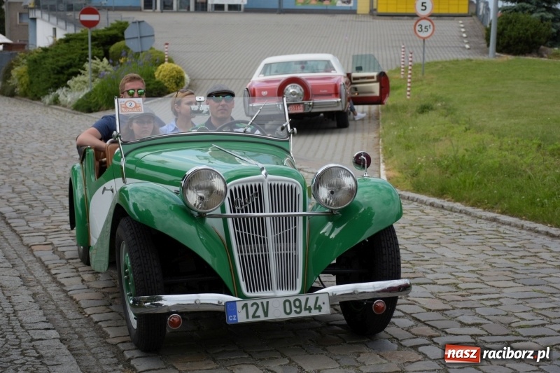 Zdjęcie w galerii na portalu naszraciborz.pl: Kochajcie oldtimery! Czar starych samochodów w Krzyżanowicach [FOTO]  wiadomości z regionu