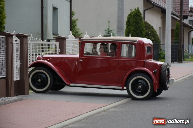 Zdjęcie w galerii na portalu naszraciborz.pl: Kochajcie oldtimery! Czar starych samochodów w Krzyżanowicach [FOTO]  wiadomości z regionu