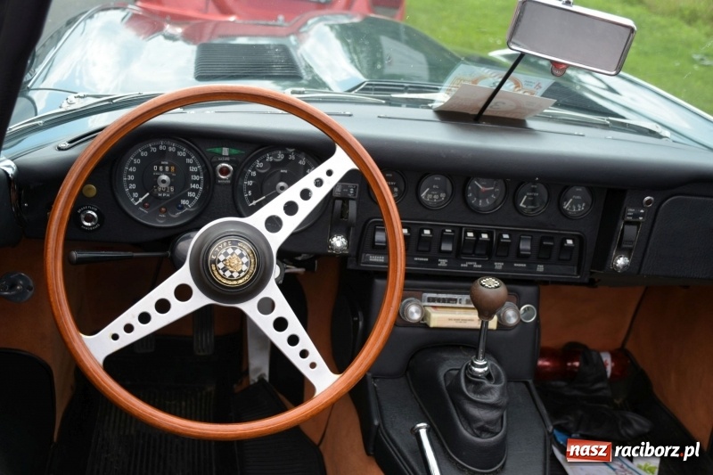 Zdjęcie w galerii na portalu naszraciborz.pl: Kochajcie oldtimery! Czar starych samochodów w Krzyżanowicach [FOTO]  wiadomości z regionu