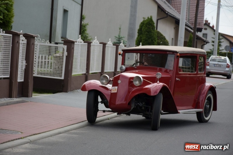 Zdjęcie w galerii na portalu naszraciborz.pl: Kochajcie oldtimery! Czar starych samochodów w Krzyżanowicach [FOTO]  wiadomości z regionu
