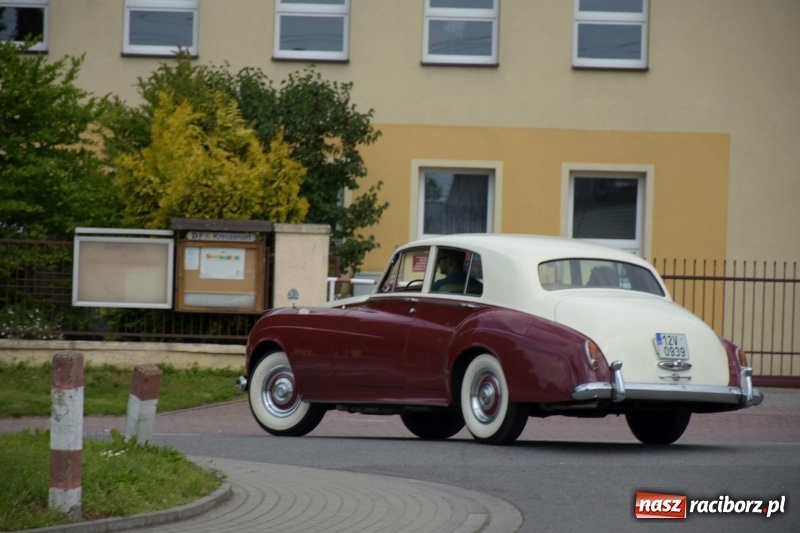 Zdjęcie w galerii na portalu naszraciborz.pl: Kochajcie oldtimery! Czar starych samochodów w Krzyżanowicach [FOTO]  wiadomości z regionu