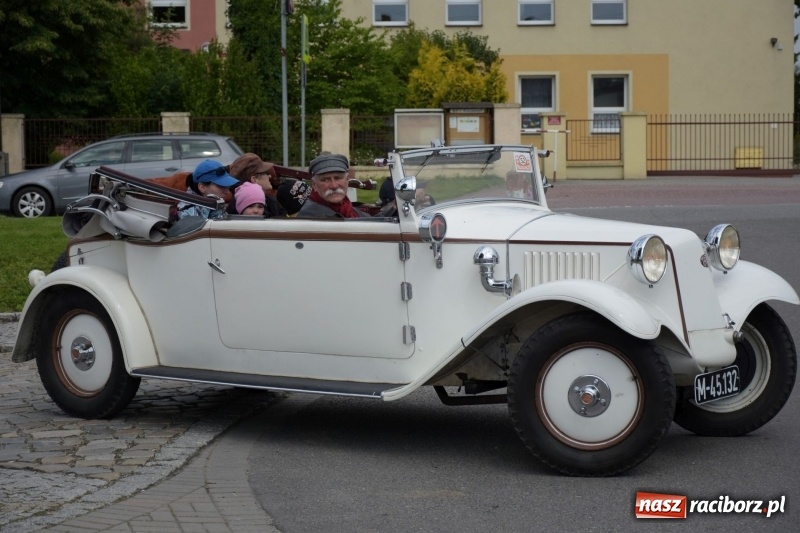 Zdjęcie w galerii na portalu naszraciborz.pl: Kochajcie oldtimery! Czar starych samochodów w Krzyżanowicach [FOTO]  wiadomości z regionu