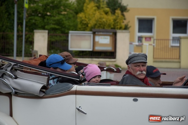 Zdjęcie w galerii na portalu naszraciborz.pl: Kochajcie oldtimery! Czar starych samochodów w Krzyżanowicach [FOTO]  wiadomości z regionu