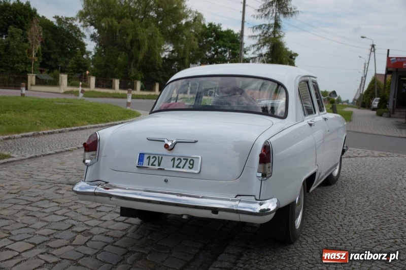 Zdjęcie w galerii na portalu naszraciborz.pl: Kochajcie oldtimery! Czar starych samochodów w Krzyżanowicach [FOTO]  wiadomości z regionu