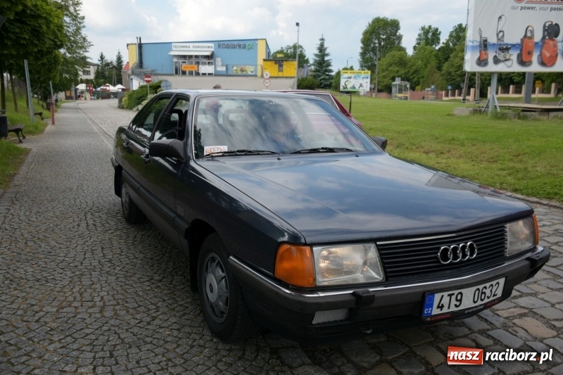 Zdjęcie w galerii na portalu naszraciborz.pl: Kochajcie oldtimery! Czar starych samochodów w Krzyżanowicach [FOTO]  wiadomości z regionu