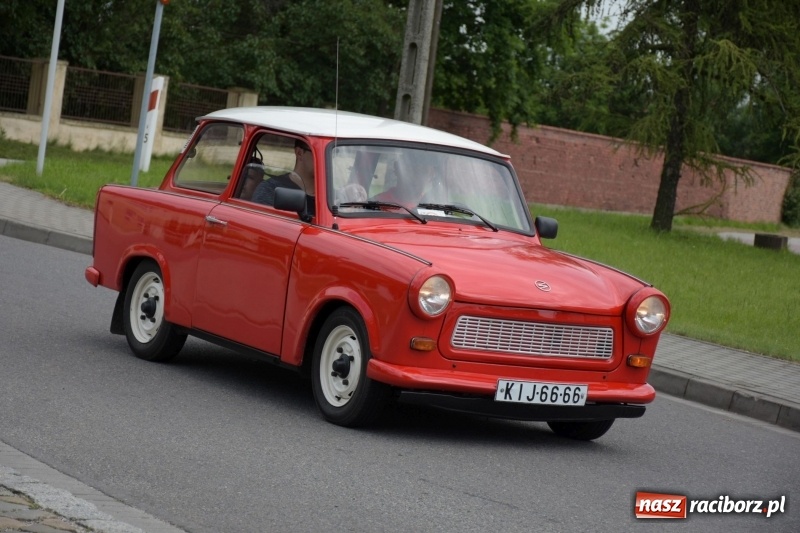 Zdjęcie w galerii na portalu naszraciborz.pl: Kochajcie oldtimery! Czar starych samochodów w Krzyżanowicach [FOTO]  wiadomości z regionu